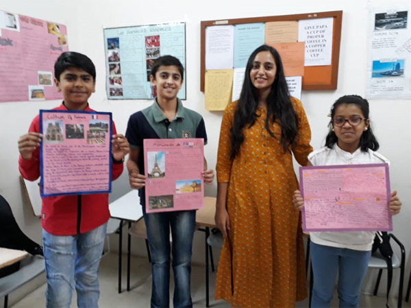 french-class-students-with-trainer